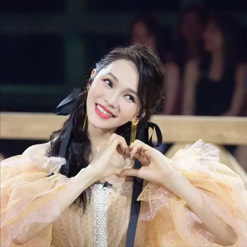 明星|“二手市场”成女明星的照妖镜,谁割韭菜,谁没底线,一目了然