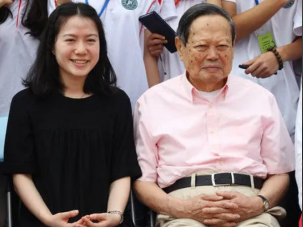 翁帆|医院冻下9颗卵子,翁帆应该早已想好退路,夫妻俩究竟作何打算