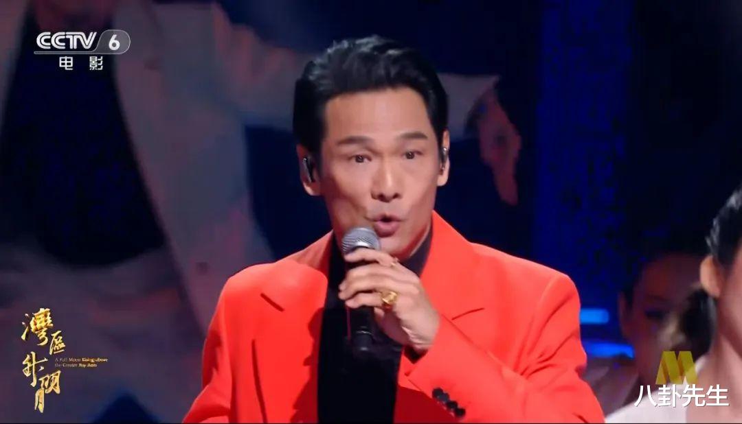 40位港星齐聚大型晚会,一半假唱,2位真唱翻车,还好意思吹?