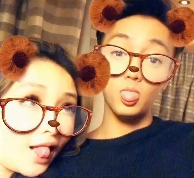 色是刮骨刀!43岁萧亚轩面黄肌瘦、脸部凹陷、香肠嘴,疑被掏空