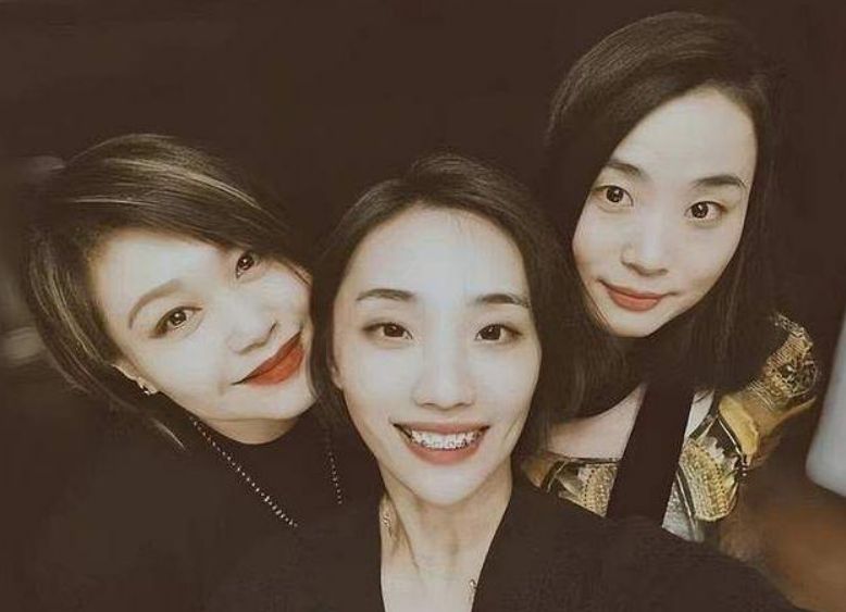 胡歌|胡歌生女喜糖曝光，东西廉价不足40元，分量少被指抠门