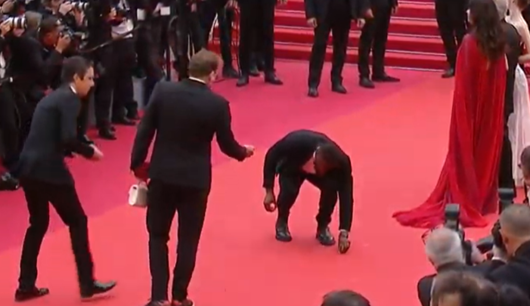 戛纳|戛纳开幕红毯华人明星待遇:巩俐专人清场拍照,关晓彤被保安催促