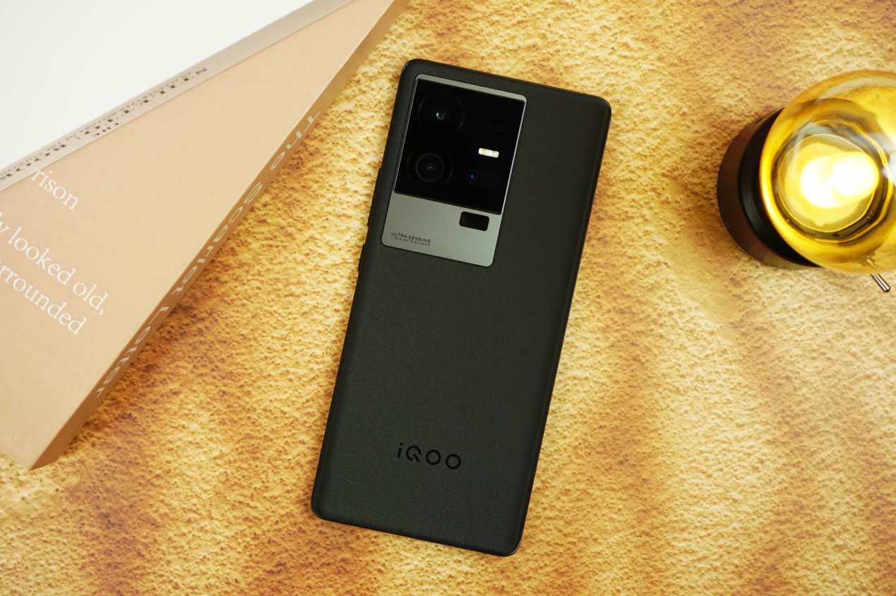 iqoo11pro赛道版:骁龙8gen2只是开胃菜,敢堆料的双芯旗舰 - 科技资讯