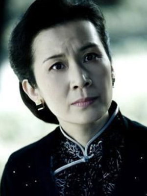 看了65岁肖雄的打扮才懂，衣穿简裙选长发选短，到老都优雅