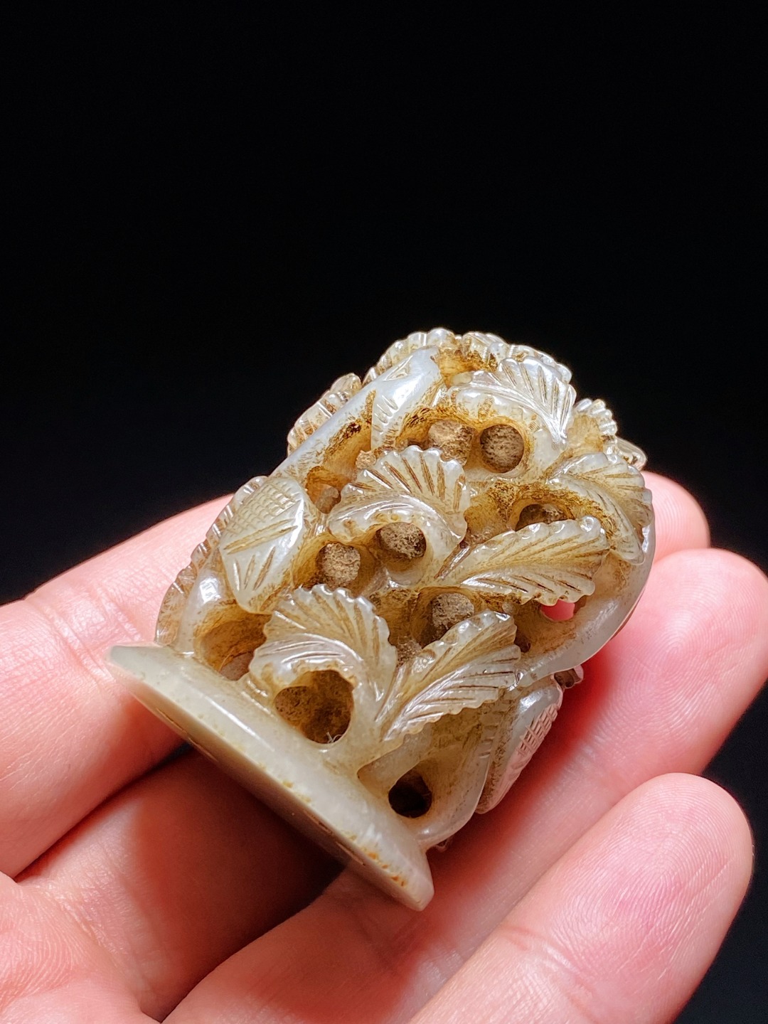 和田玉籽料|明 和田玉籽料 白玉 鹤纹 炉顶 摆件