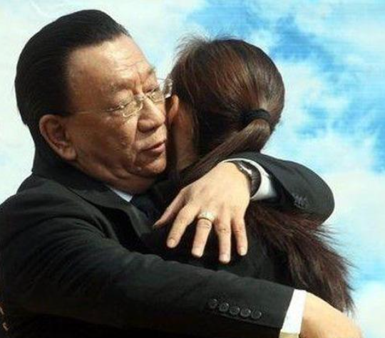 侯耀文|袁茵:与侯耀文离婚后,转身嫁给师侄戴志诚,她幸福了吗?