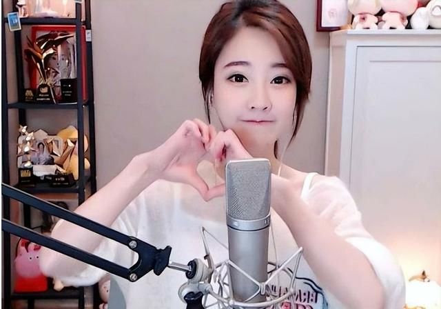 |纪实：一代网红鼻祖冯提莫，如今为何不敢带货？