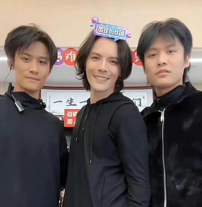 向佐|向佐直播亮相首秀,郭碧婷生下三胎也会跟进