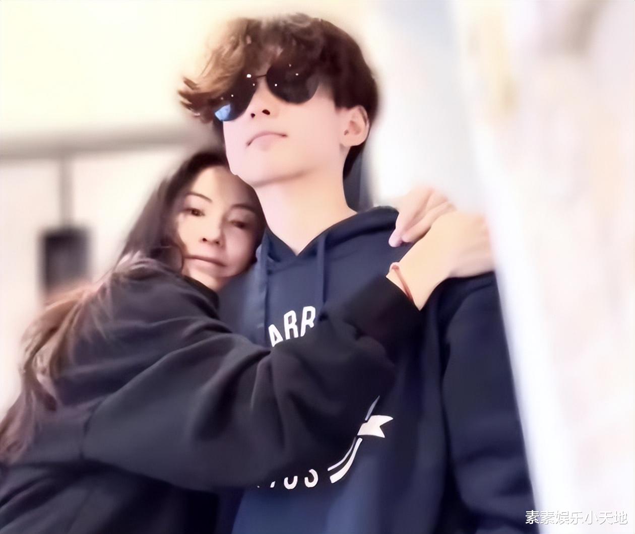 张柏芝|谢霆锋的小儿子Quintus露面，和妈妈张柏芝拿Lucas手机玩自拍