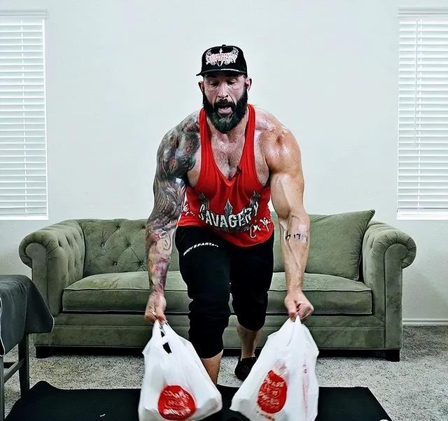 WWE职业选手,从肌肉猛男变性成女人,这画风我真不敢看….