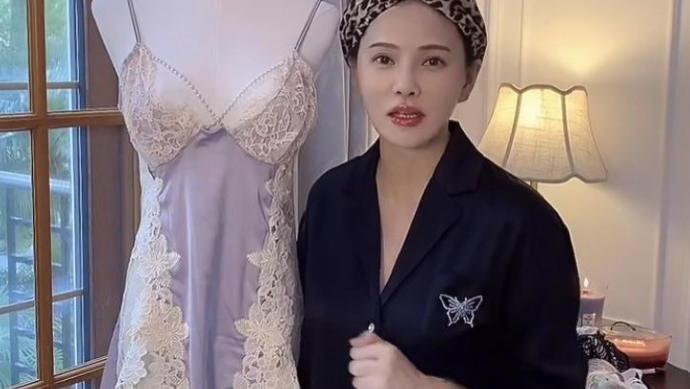 不害臊？曝伊能静大胆晒自己内衣藏品，闺房私密画面挑战公众底线