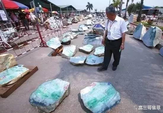 |山西豪客100万买一块翡翠原石,赌出吉尼斯世界纪录