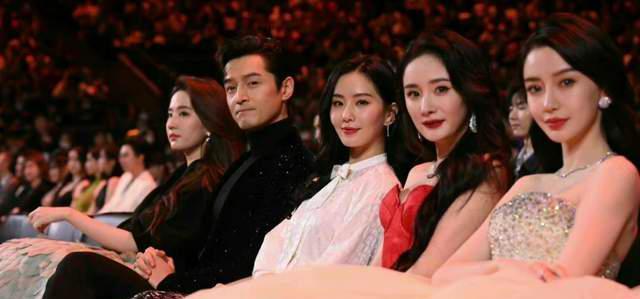 唐嫣|微博之夜85花杀疯！刘亦菲一骑绝尘，杨幂红黑女王，唐嫣溢出蜜糖