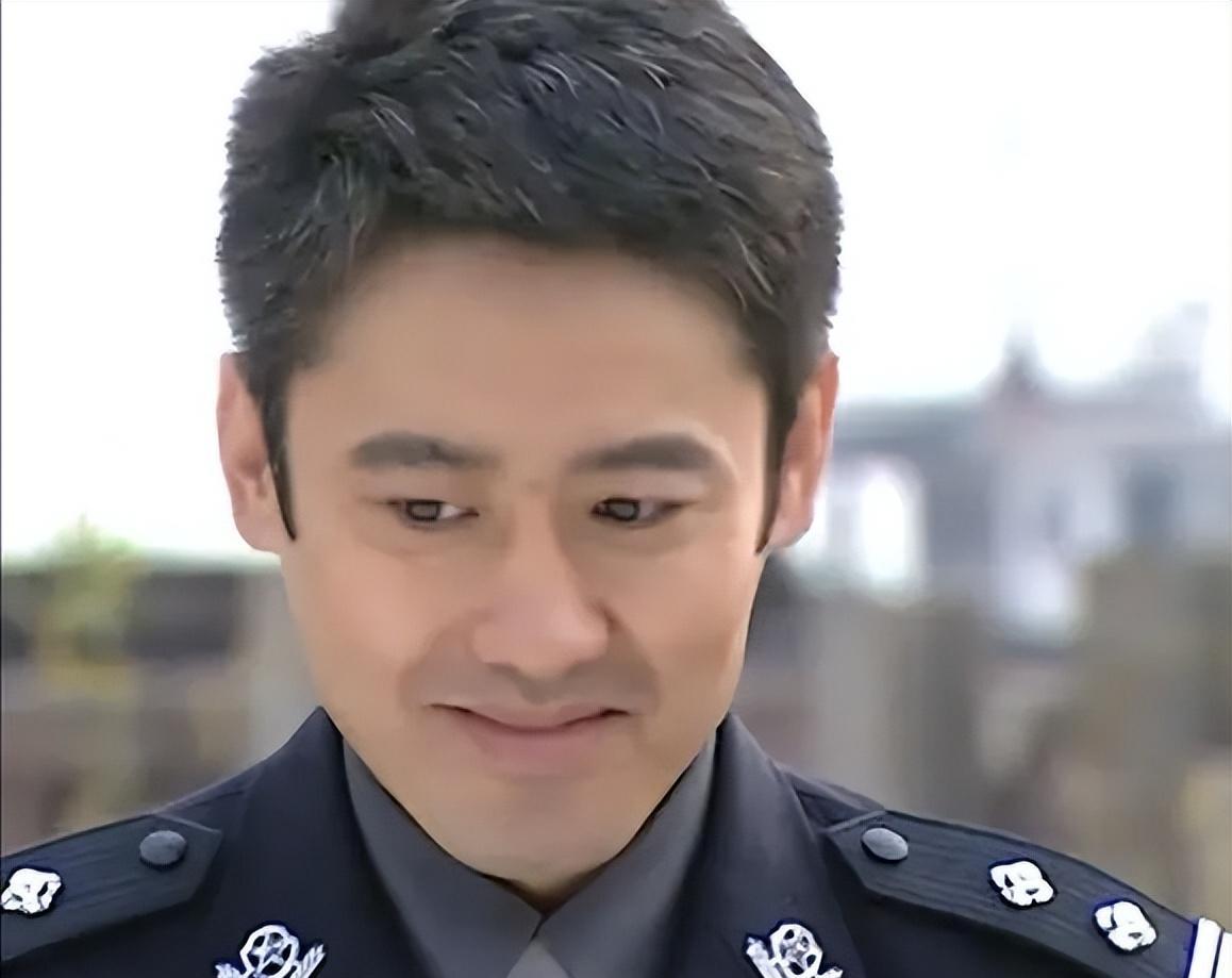 事实证明,54岁移居美国的吴秀波,已经变成了“肥胖油腻男”