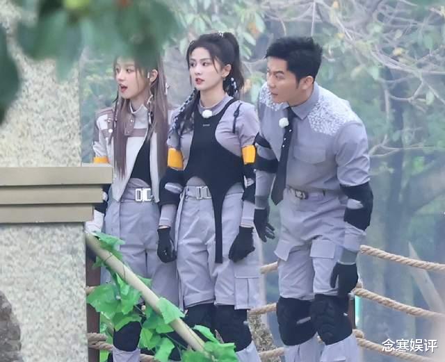 苏醒|苏醒录制跑男滤镜遭粉碎,现场路透照判若两人,龇牙咧嘴表情怪异