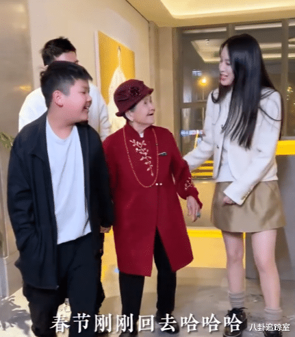 杨子|杨子黄圣依罕同框,自曝分居系年后首见面,安迪当场泪目牵手不放