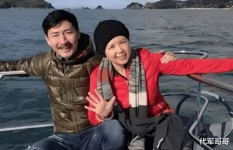 原来她已去世11年了，生前饱受癌症折磨选择离婚，如今前夫带女儿再婚