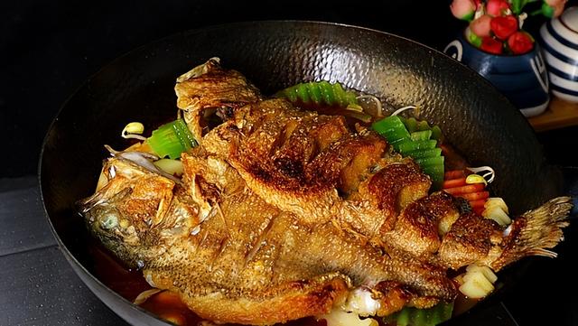 鲈鱼|买鲈鱼，挑“大肚子”还是“小肚子”的？差别大，搞懂再买不吃亏