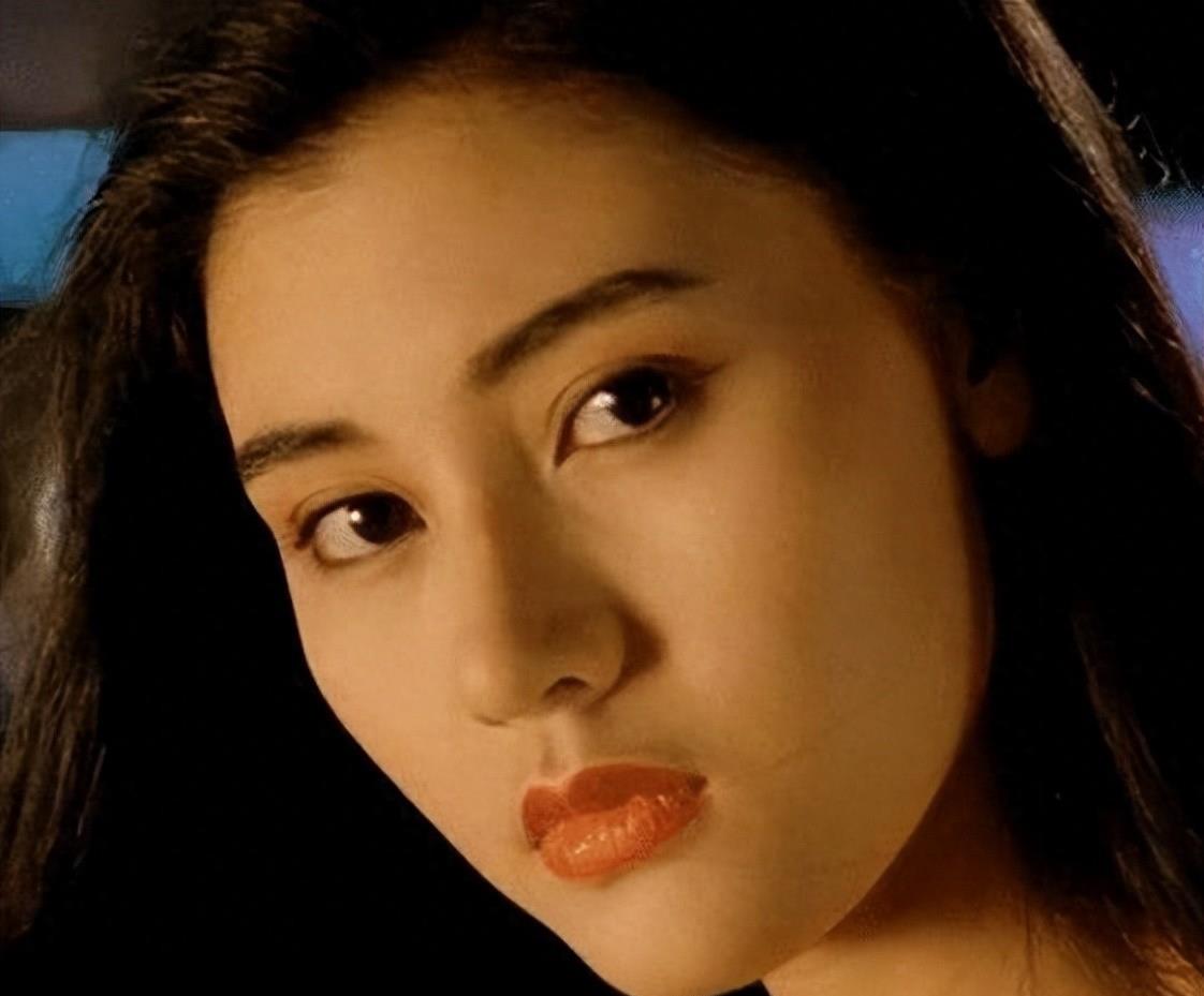 蛇蝎美人李嘉欣紧急住院送进ICU,网友却怒骂她活该,她做了什么?