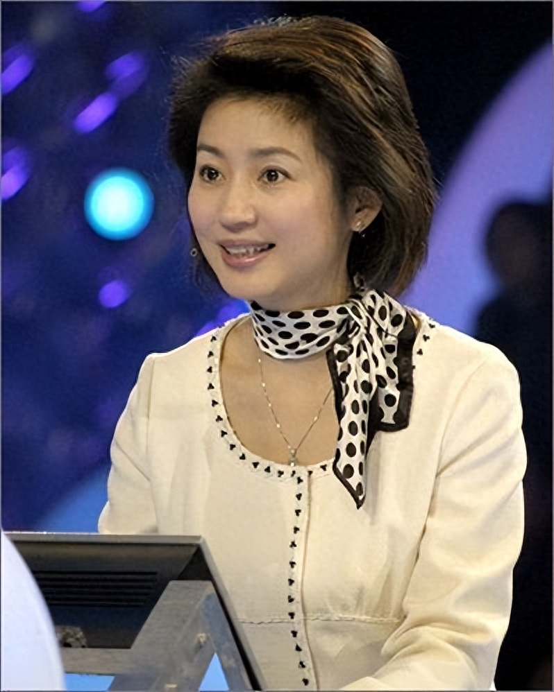 曾红过董卿的王小丫,二婚嫁大13岁副国级,今55岁无儿无女太凄凉