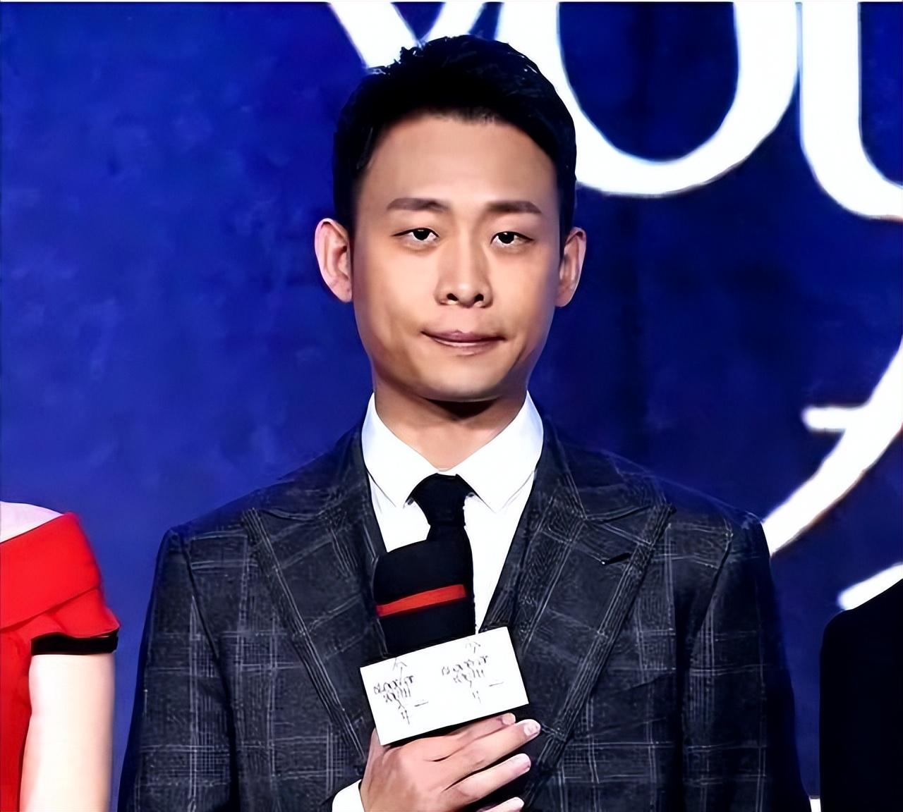 最“丑”影帝张译:苦守植物人前女友10年,却娶带娃二婚央视主持