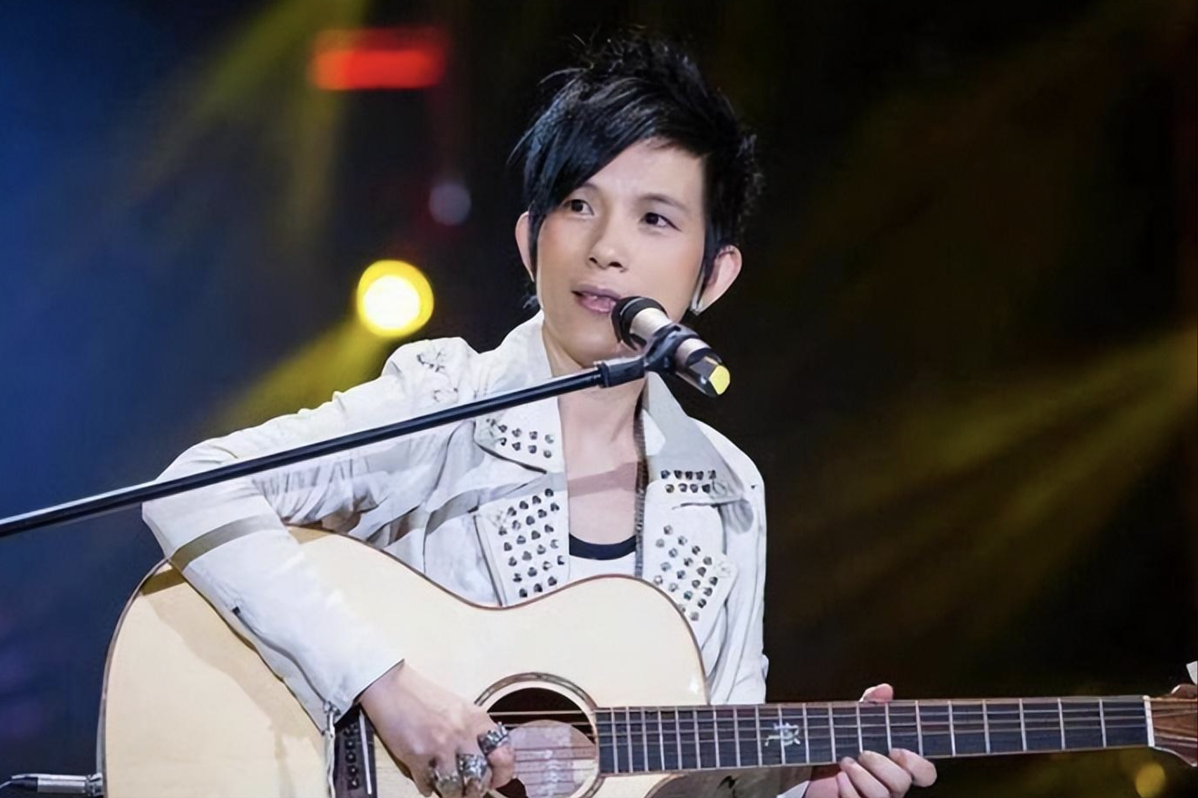 男女通吃,一张满脸胡茬的照片,彻底撕下了潘美辰的“遮羞布”