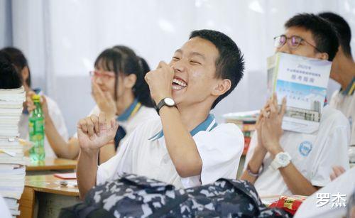 中考制度“大换血”,预计7月10日实行新政策,2024中学生有福了