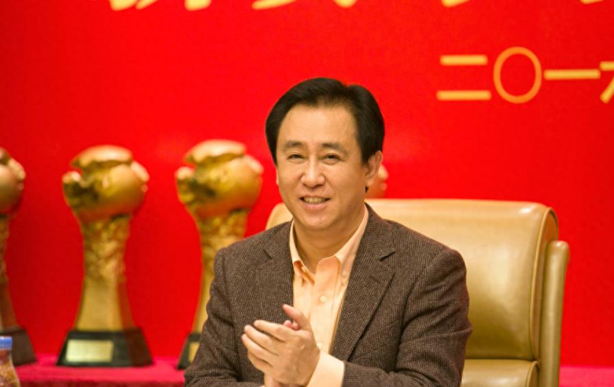 厉害了，恒大歌舞团团长白珊珊近况被爆出，坐拥豪宅豪车，不必老板差