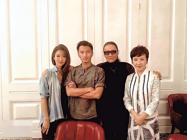 谢霆锋母亲狄波拉给丈夫庆生,动作活泼似少女,谢贤避嫌未到场