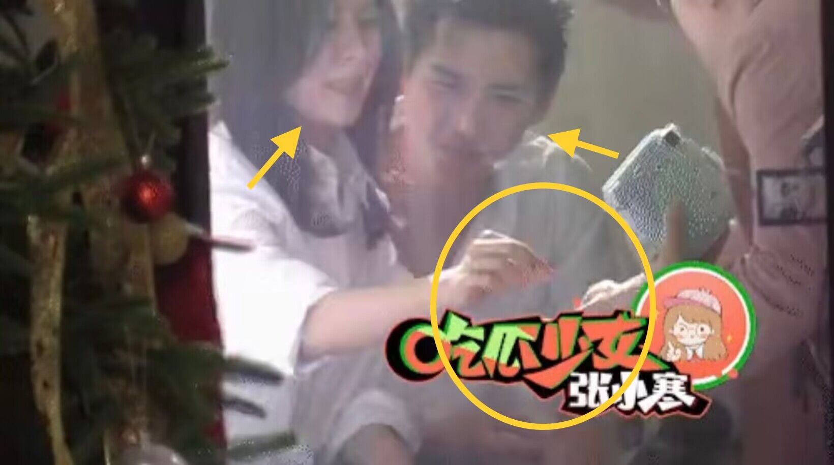 赵露思嚼完口香糖放助理手上！王安宇表情嫌弃，助理是16年闺蜜