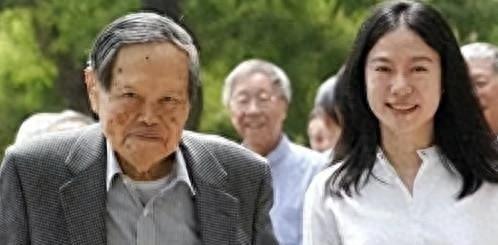 曝翁帆为杨振宁生下101岁儿子，婴儿正面照曝光疑遗产将会重新分配！