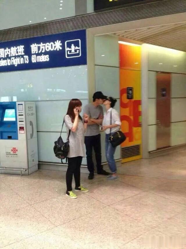 李多寅|高圆圆疑似怀二胎，跟赵又廷恩爱如连体婴