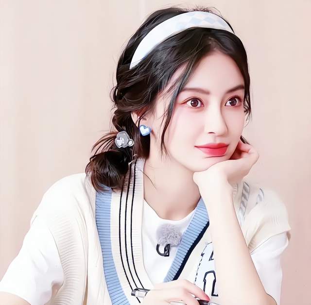 Angelababy否认恋情绯闻,承认自己目前仍是单身,专心致志搞事业