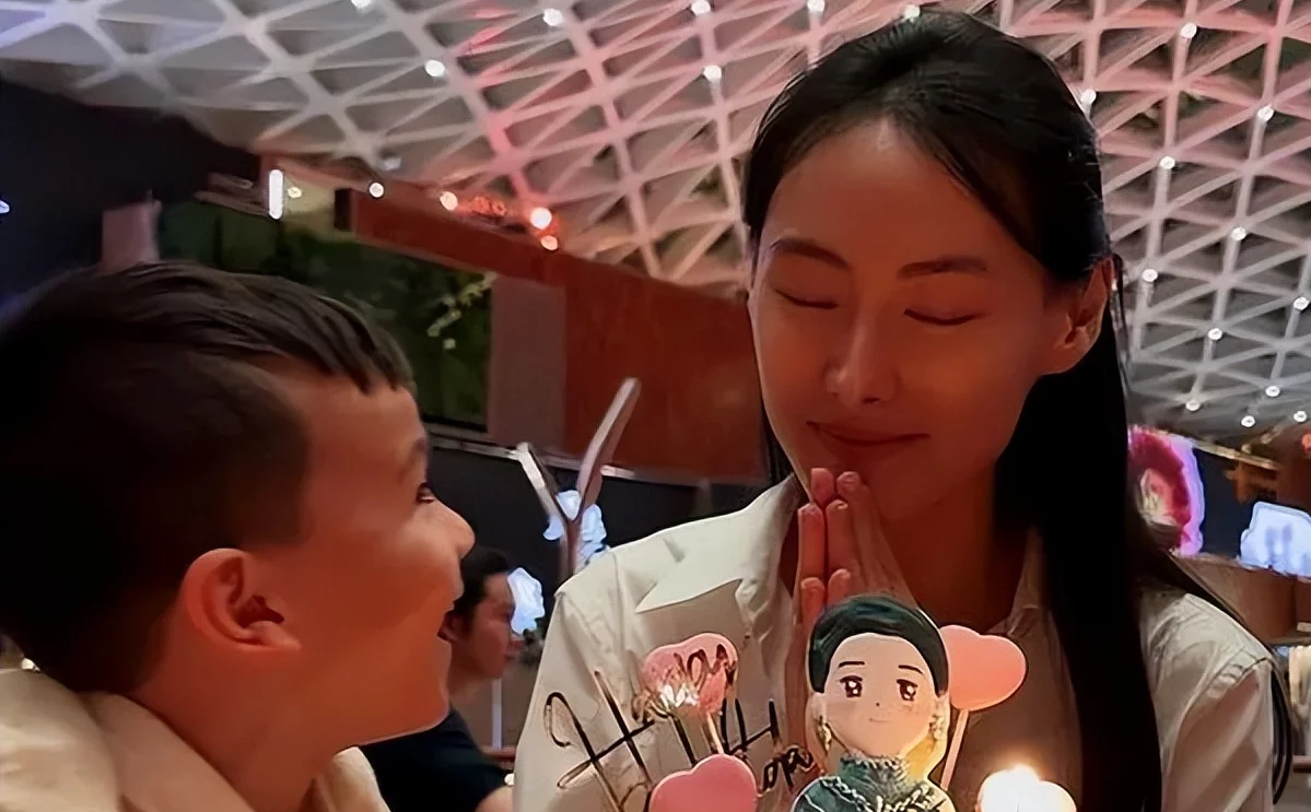 梁洛施怀第4胎?56岁李泽楷陪同医院产检,李嘉诚当场送千万豪宅