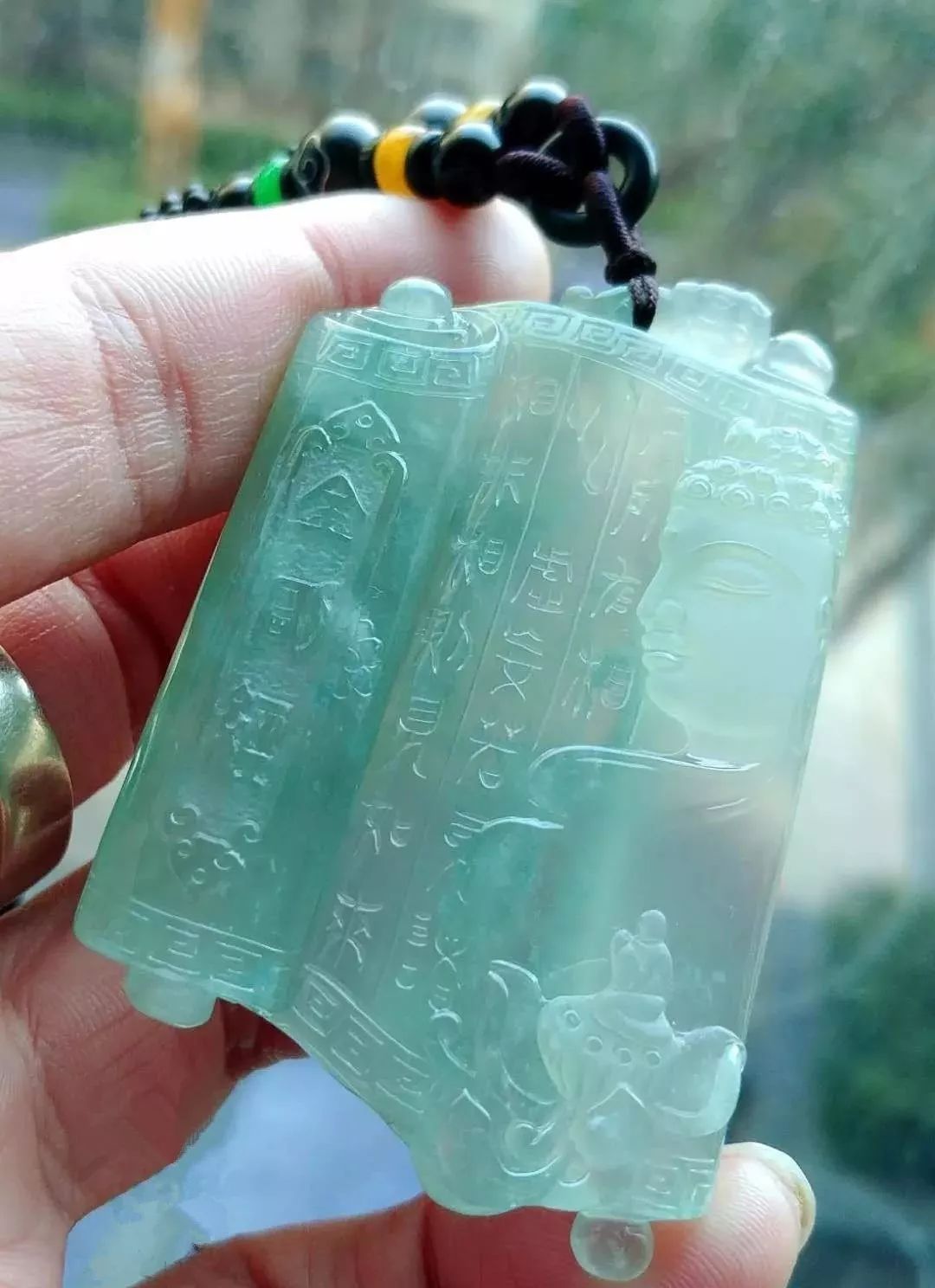 老物件|分享一块飘花翡翠片料雕刻佛语禅心