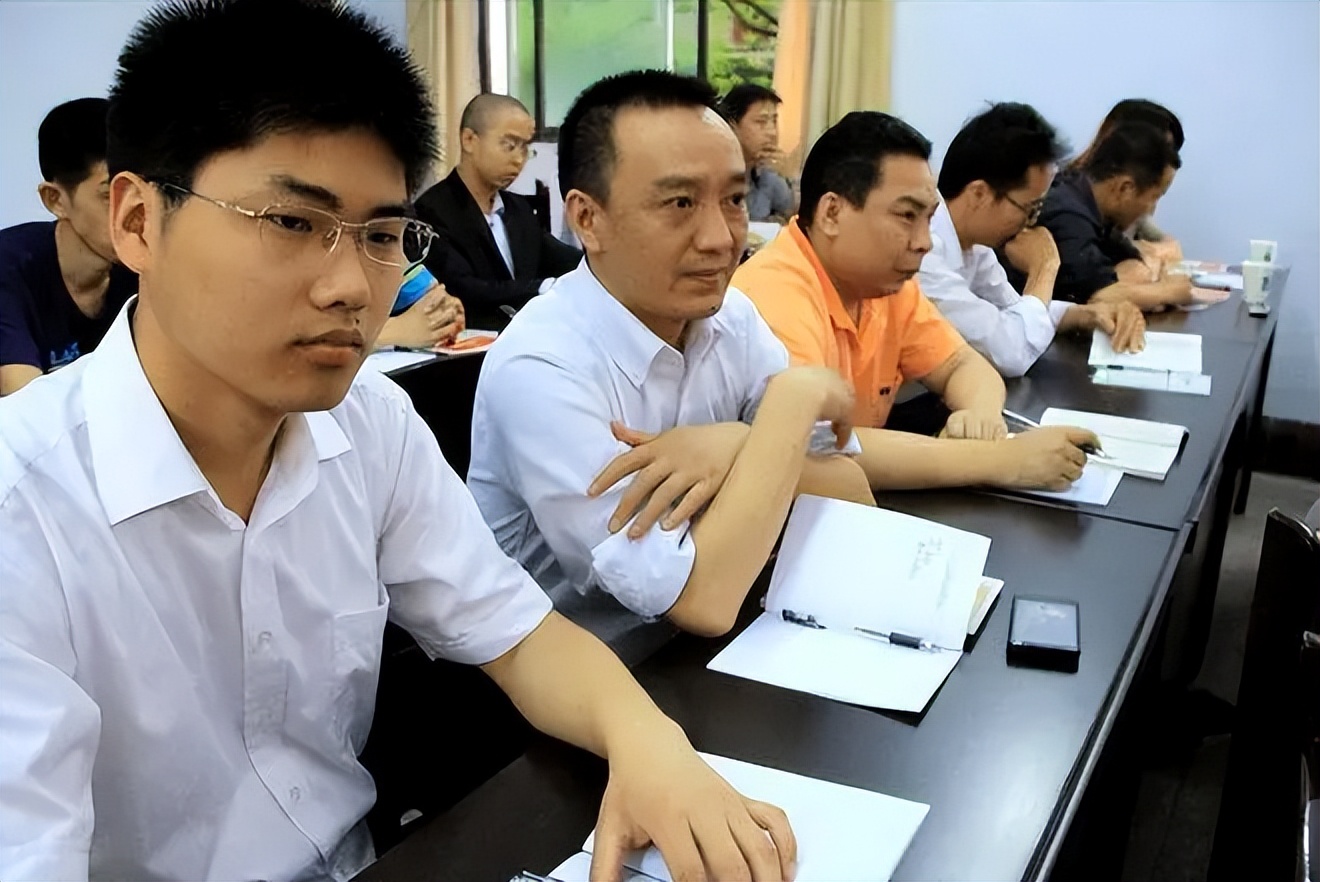 国企|毕业5年后才发现，国企、外企、私企之间差距，选择不对努力白费