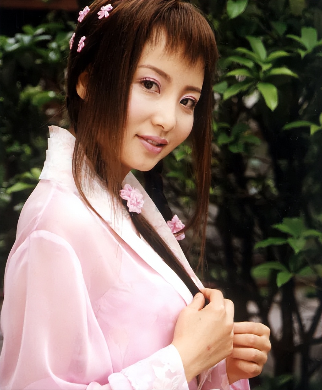 一张假脸毁掉整部剧!这三位女演员,顶着馒头脸演职场剧,不尴么