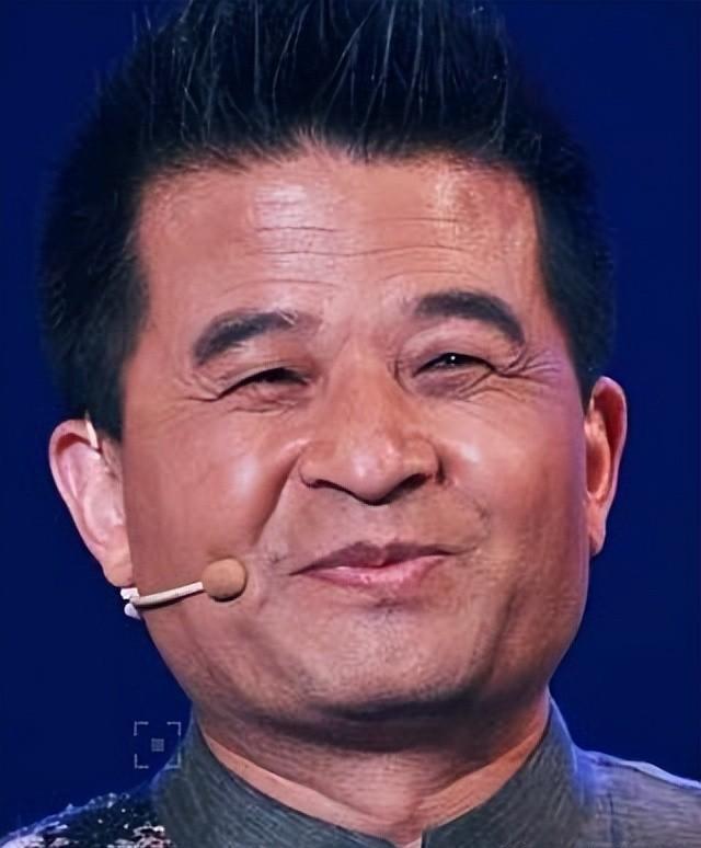 64岁毕福剑现状凄惨,陋居农村,吃力摇三轮,活该付出惨痛代价