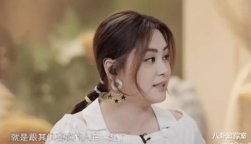 阿娇|阿娇晒露脐照疑辟谣，被传与王思聪好友生龙凤胎，孩子疑满周岁