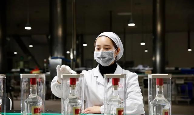 招聘|五粮液招聘录用名单公布,多位清北硕博生在列,名校生盯上了酒厂