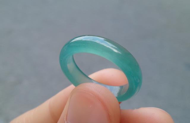 琥珀|看起来通透的翡翠,就是天然好翡翠吗?答案或许和你想的不同