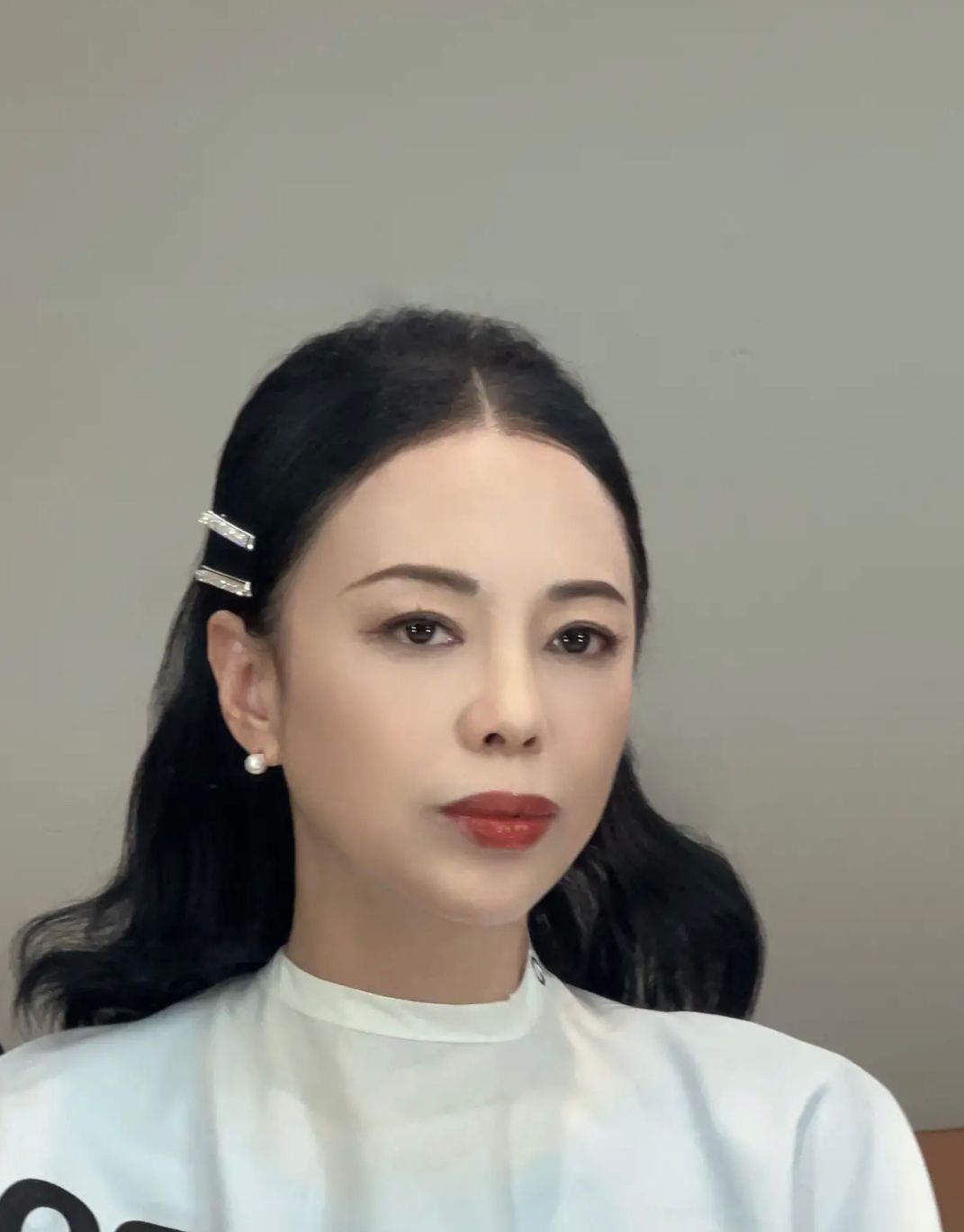 发型 55岁也能逆生长！发型、穿搭和妆容，成就了黄绮珊的变美之路