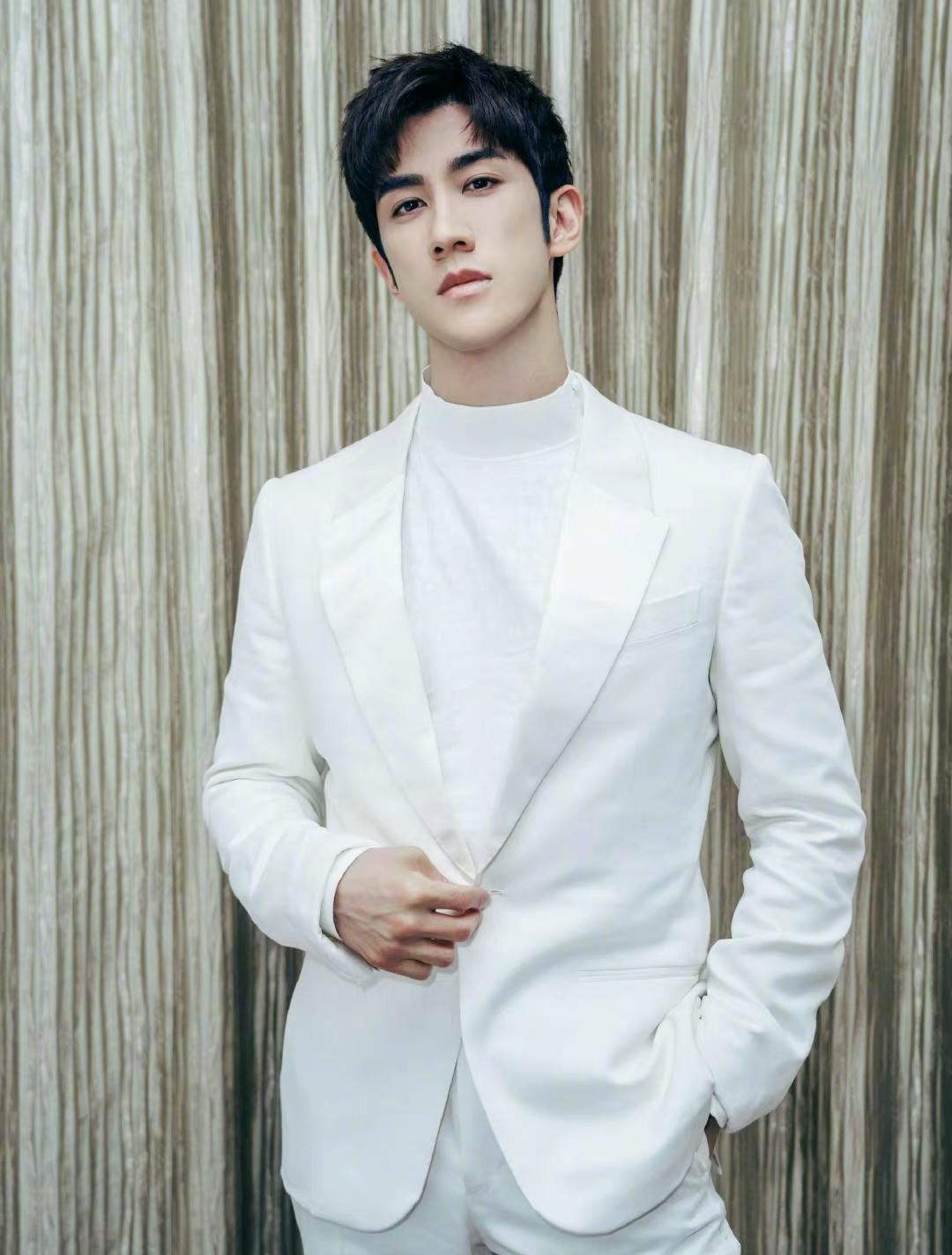 李治廷|36岁李治廷官宣已婚，老婆是中国籍混血儿，正面照曝光两人超般配