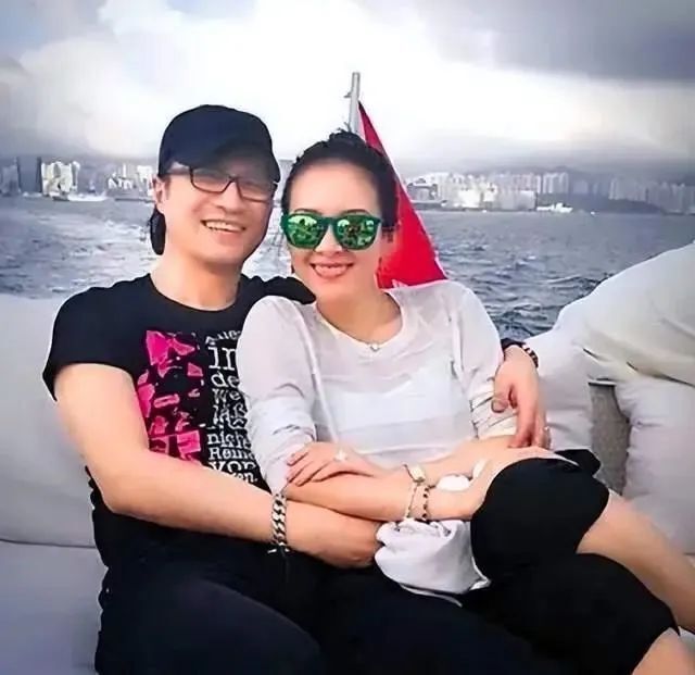 爱的交错，讽刺的爱情游戏。