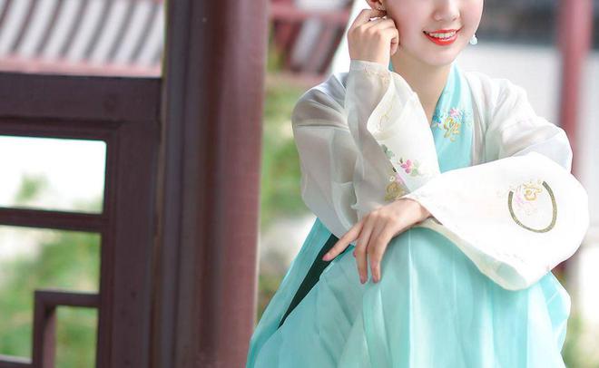 翡翠饰品为什么吗备受女性偏爱