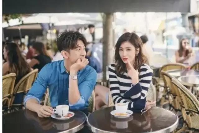 贾静雯|45岁贾静雯,完成人生大逆转后华丽转身