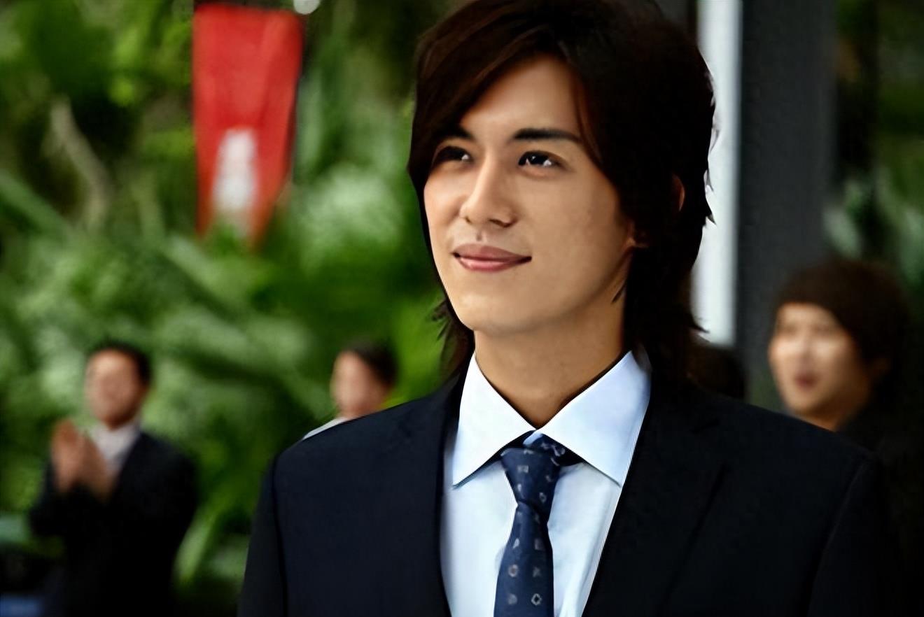 “黑道太子爷”娱乐圈公开选妃,25个女嘉宾为他上演《甄嬛传》名场面