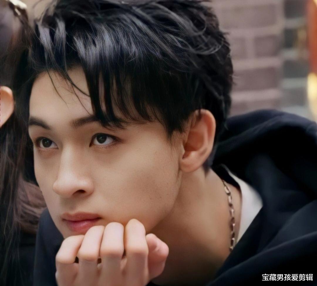 秦霄贤|秦霄贤录制综艺节目受伤，影响其在社内的演出