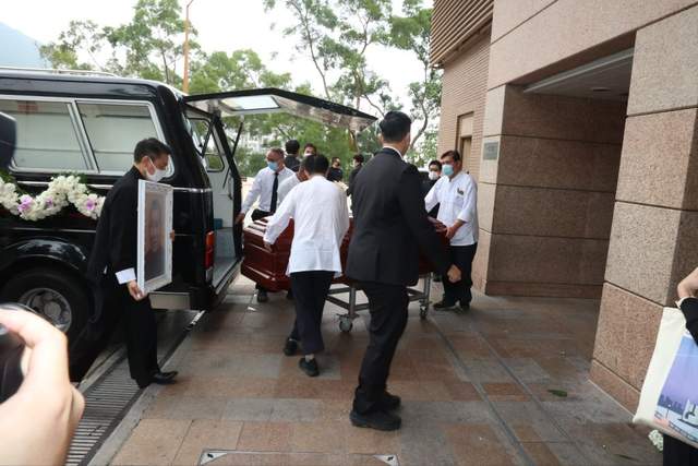 刘德华亡父出殡,全家24位成员详情曝光,华仔全程保护害羞女儿