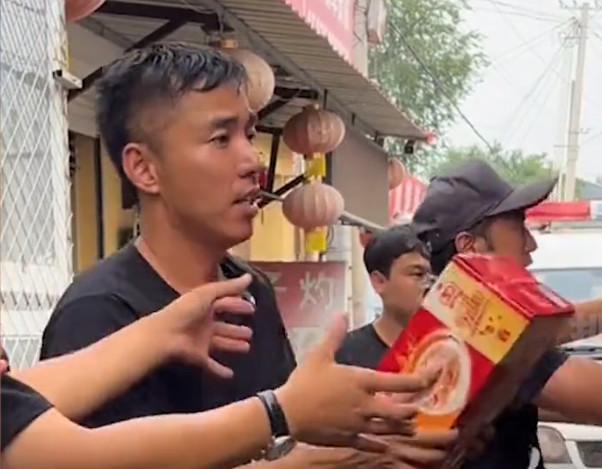 涿州水灾让明星现原形，杨叔遭网暴自证清白，赵丽颖做法引盛赞